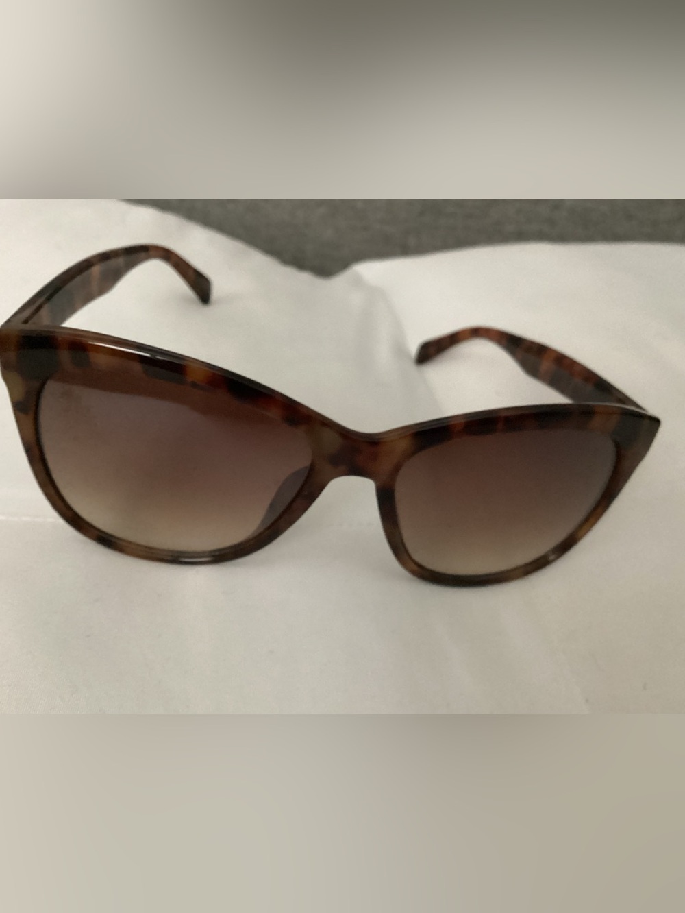 Tortoiseshell Brown Women's Sunglasses - Classic Fashion Shades